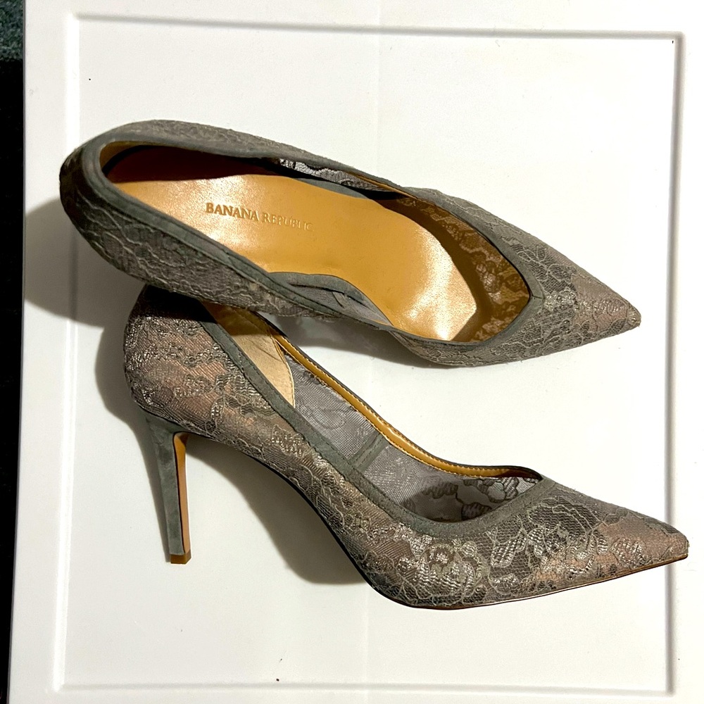 Banana Republic Gray Lace Pumps Size 9